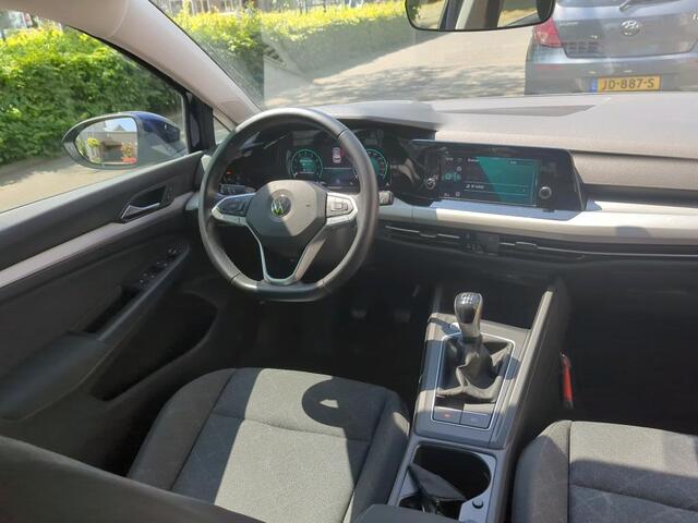 Volkswagen GOLF 1.0 TSI Life / PARK. SENSOREN/ HAAK/ APP-CONNECT/ 16" LMV