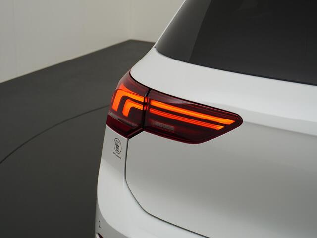 Volkswagen GOLF 1.5 eHybrid 50 Edition NAP | PHEV | Camera | Massage stoel | Navigatie |