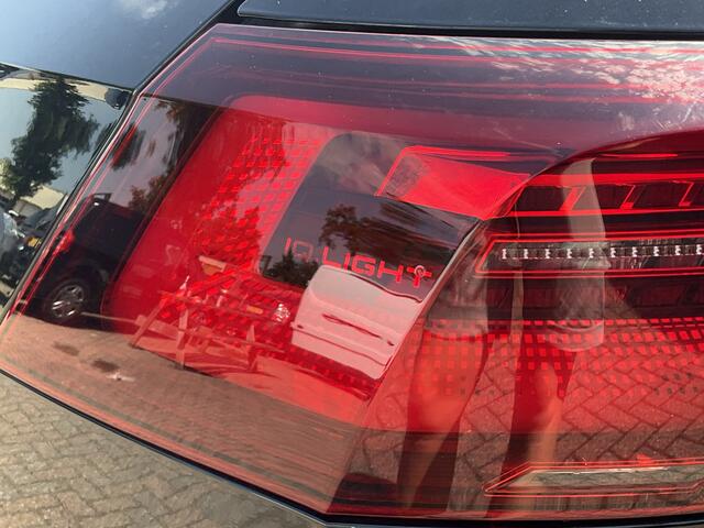 Volkswagen GOLF 1.5 TSI Style Pano Sfeerverl Adap.Cruise Carplay Led Memory Uitstraling!