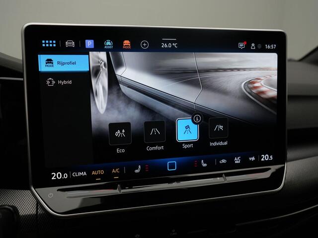 Volkswagen GOLF 1.5 272 pk DSG eHybrid GTE | IQ Light | Stuur-/stoelverwarming | Achteruitrijcamera | Navigatie | Adaptive Cruise