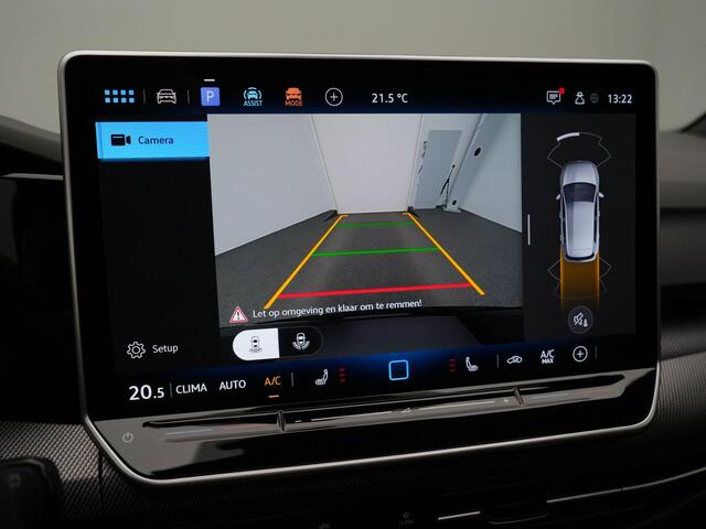 Volkswagen GOLF 1.5 eTSI 150 pk DSG R-Line Edition | Panoramadak | IQ Light | Head-up display | Stuur-/stoelverwarming | Achteruitrijcamera