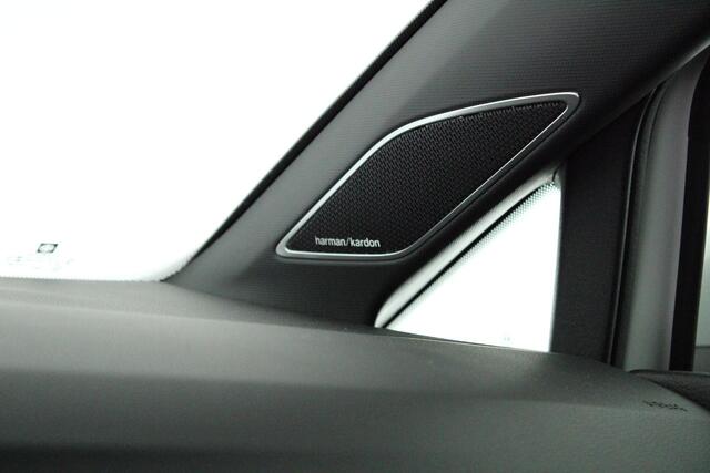 Volkswagen GOLF 1.5 TSI 130pk 2x R-Line Oryx Wit Panoramadak Harman Kardon Stoelverwarming Navigatie