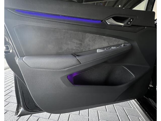 Volkswagen GOLF 2.0 TSI GTI Clubsport / AKRAPOVIC / IQ Light / Winter Pakket / 19" Wielen