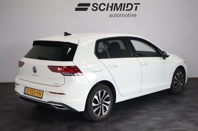 Volkswagen GOLF 1.5 eTSI Style Automaat | LED | Navigatie | Sfeerverlichting