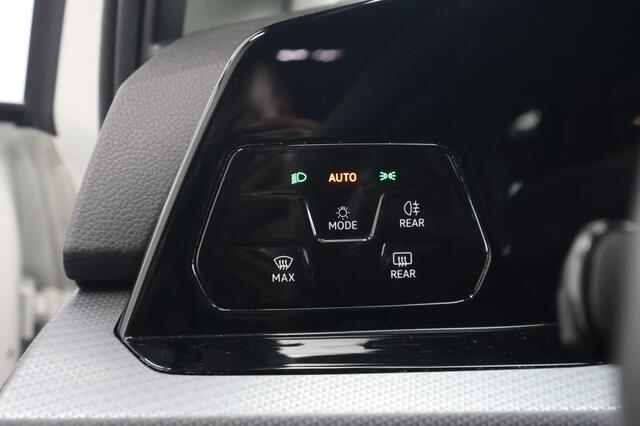 Volkswagen GOLF 1.5 eTSI Style Automaat | LED | Navigatie | Sfeerverlichting