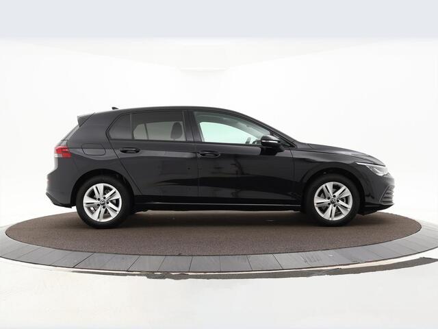 Volkswagen GOLF 1.0 eTsi 110pk DSG Life · Apple/Android Car Play · Navi · P-Sensoren · ACC · DAB · 16'' Inch · Garantie t/m 17-04-2027 of 100.000km