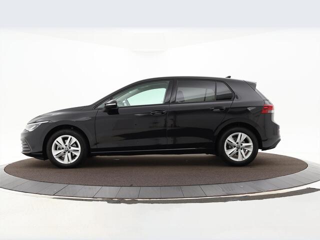 Volkswagen GOLF 1.0 eTsi 110pk DSG Life · Apple/Android Car Play · Navi · P-Sensoren · ACC · DAB · 16'' Inch · Garantie t/m 17-04-2027 of 100.000km