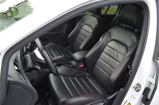 Volkswagen GOLF 2.0 TSI GTI Performance Pano | Carplay | a.Camera | Keyless | LED koplampen | DSG | 18'' LMV