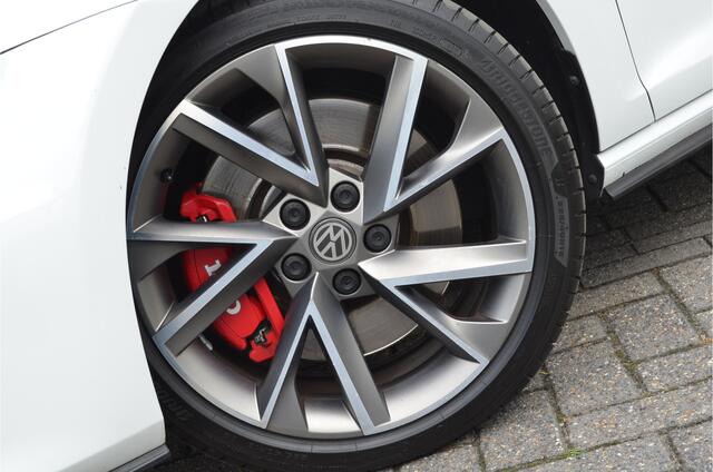 Volkswagen GOLF 2.0 TSI GTI Performance Pano | Carplay | a.Camera | Keyless | LED koplampen | DSG | 18'' LMV