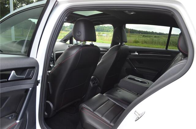 Volkswagen GOLF 2.0 TSI GTI Performance Pano | Carplay | a.Camera | Keyless | LED koplampen | DSG | 18'' LMV