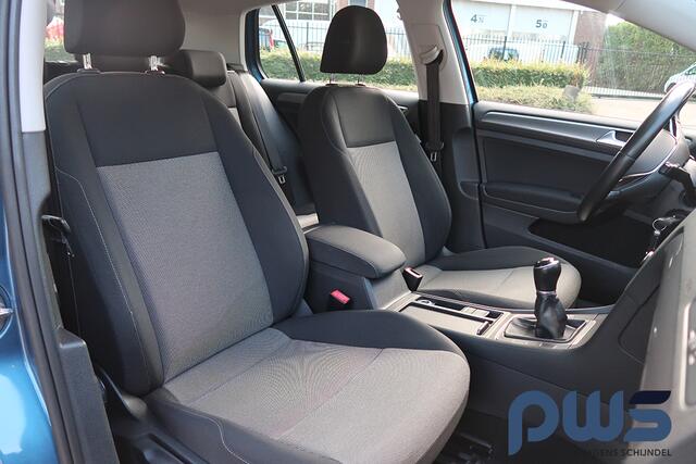 Volkswagen GOLF 1.0 TSI Edition Navi / Bluetooth / Airco / Trekhaak / NL auto!