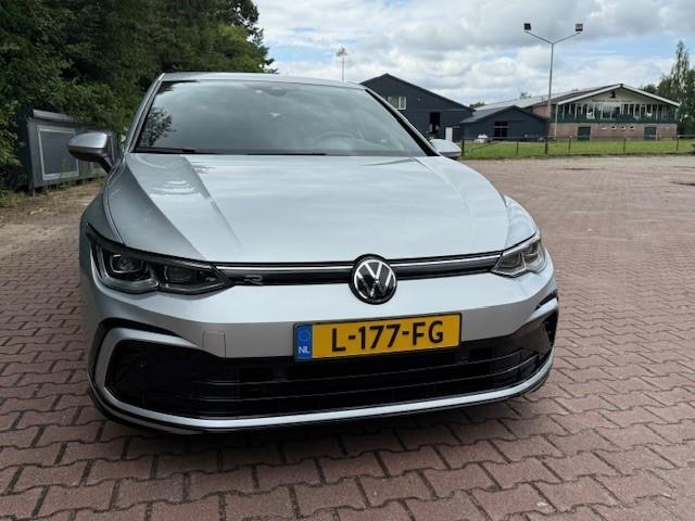Volkswagen GOLF 1.5 eTSI/AUT/VC/NAVI/CAM/R-LINE