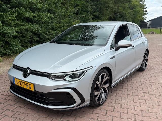 Volkswagen GOLF 1.5 eTSI/AUT/VC/NAVI/CAM/R-LINE