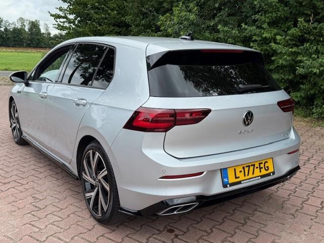 Volkswagen GOLF 1.5 eTSI/AUT/VC/NAVI/CAM/R-LINE