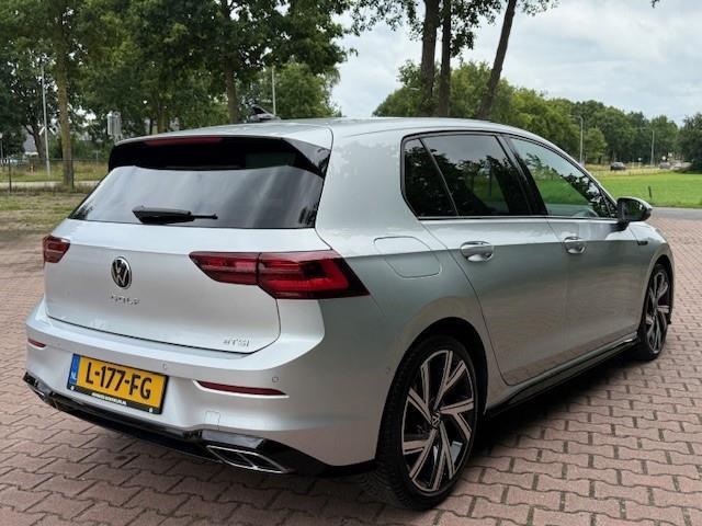 Volkswagen GOLF 1.5 eTSI/AUT/VC/NAVI/CAM/R-LINE