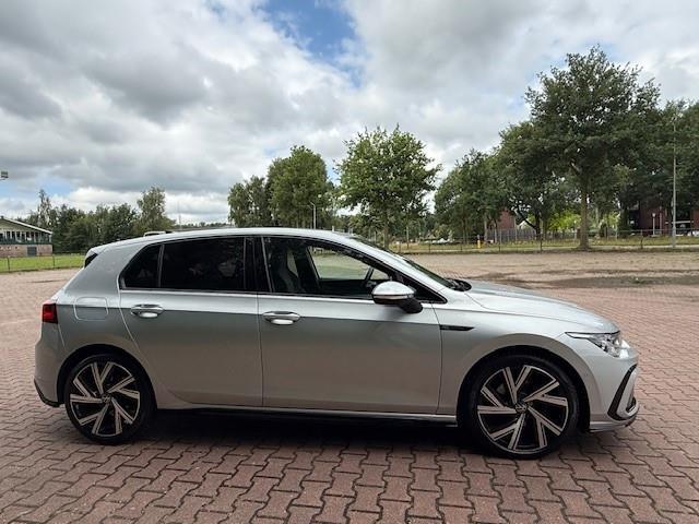 Volkswagen GOLF 1.5 eTSI/AUT/VC/NAVI/CAM/R-LINE