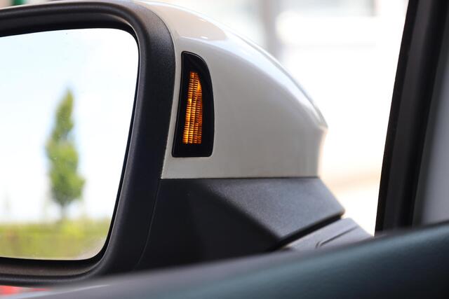 Volkswagen GOLF 1.4 eHybrid Style ErgoActive, LED plus + strip, verwarmbare voorstoelen, keyless, travel assist, spiegelpakket met geheugen, digital cockpit pro, pre-crash, ACC met Stop&Go, draadloos app connect, achteruitrijcamera, head-up display, lich&zicht, multimedi