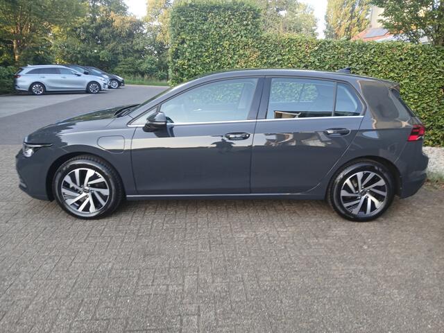 Volkswagen GOLF 1.4 eHybrid Style PHEV / camera / DSG / massage stoel /