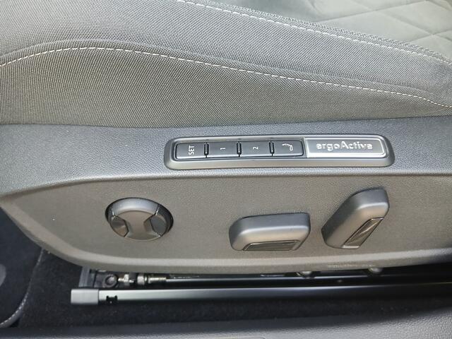 Volkswagen GOLF 1.4 eHybrid Style PHEV / camera / DSG / massage stoel /