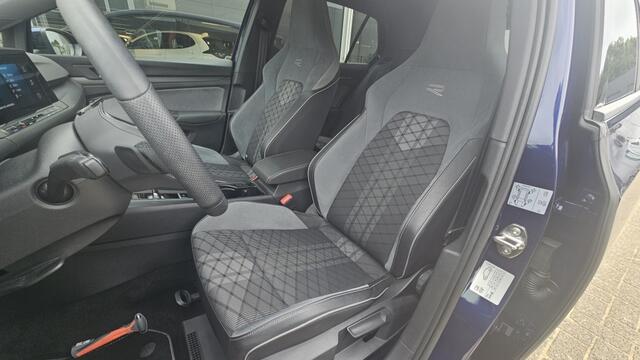 Volkswagen GOLF 1.5 eTSI R-Line