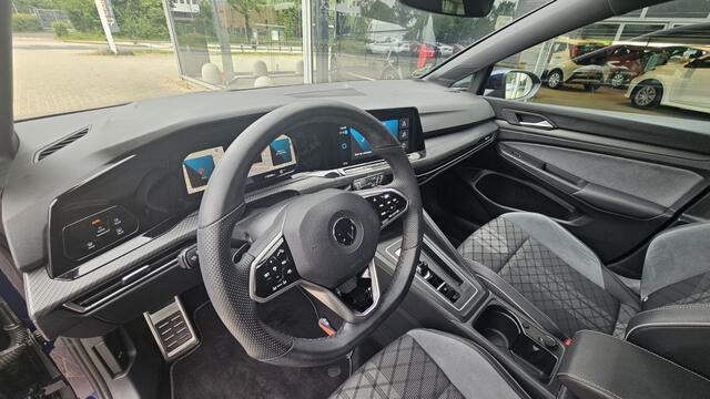 Volkswagen GOLF 1.5 eTSI R-Line