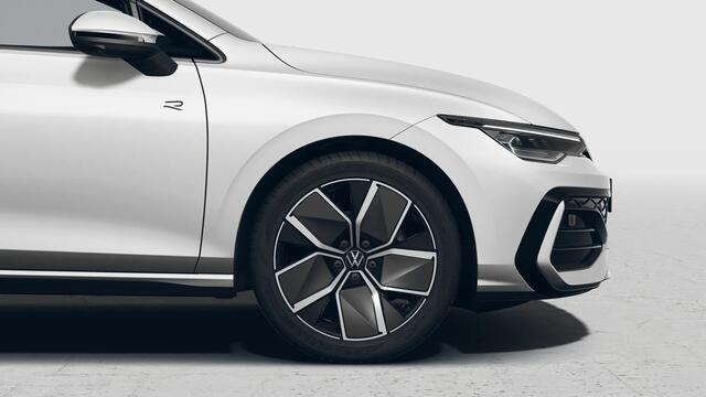 Volkswagen GOLF 1.5 eTSI 116 7DSG R-Line Edition Automaat | Side Assist | Airconditioning automatisch, 3-zone (Climatronic) | Koplampverlichting LED Matrix (IQ.Light)