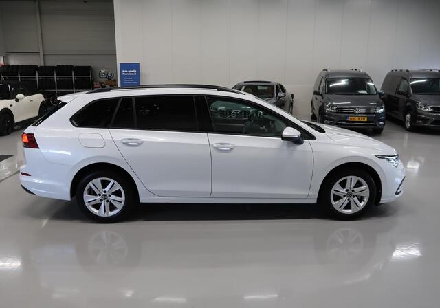 Volkswagen GOLF Variant 1.0 eTSI Life Automaat DSG IQ-Drive Navi Digitaal Dashboard App connect NL-auto NAP Metallic wit Sfeerverlichting Adaptieve Cruise Control ACC Sportvelgen Zeer nette auto