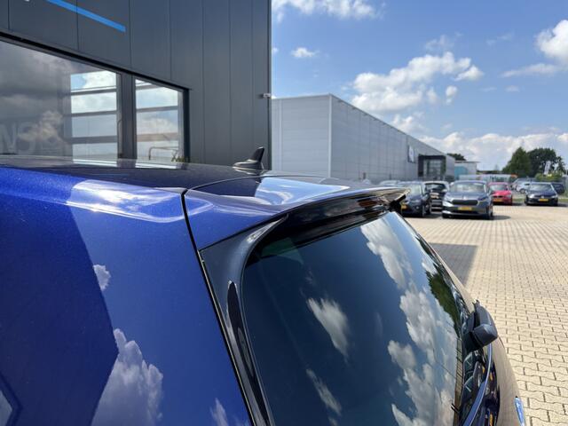 Volkswagen GOLF 1.5 TSI Highline Business R Navigatie, Stoelverwarming & Adaptive Cruise