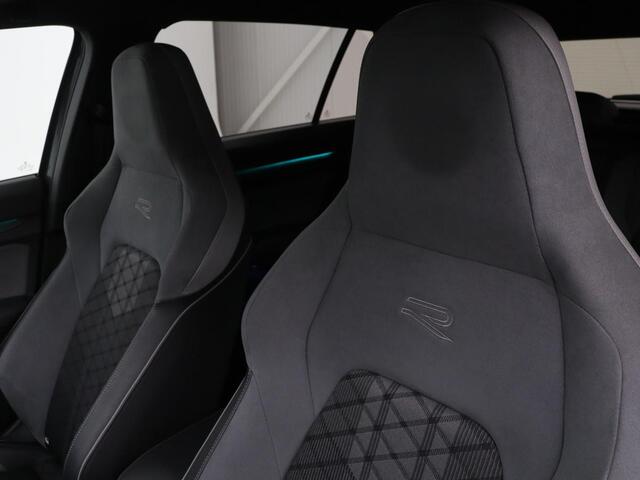 Volkswagen GOLF 1.5 eTSI R-Line | Stoel & stuurverwarming | Camera | Sportstoelen | Sfeerverlichting | Digital Cockpit | Carplay | Adaptive cruise | Full LED