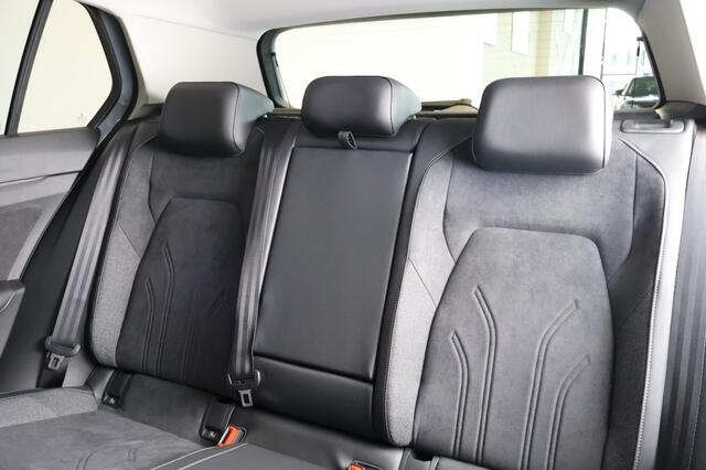 Volkswagen GOLF 1.5 eHybrid Style - Dodehoeksens. - CarPlay - 360 Camera