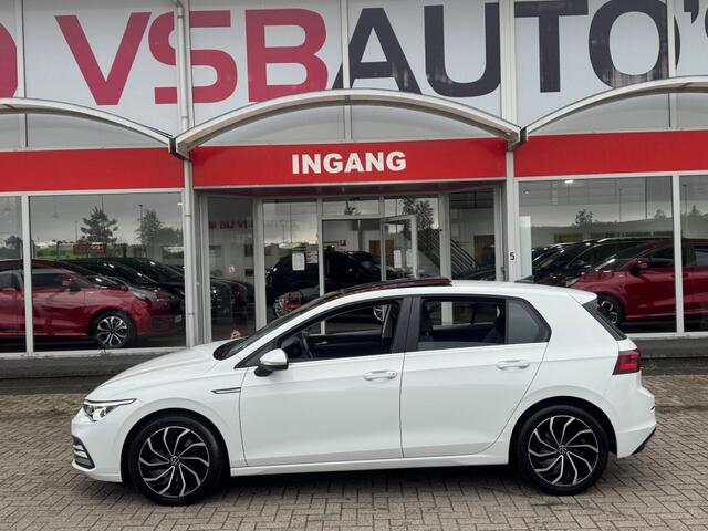 Volkswagen GOLF 1.5 TSI ACT. 150PK 1STE-EDITION NAVI PANO-DAK TREKHAAK DIGITALE-SCHERM AIRCO LMV PDC