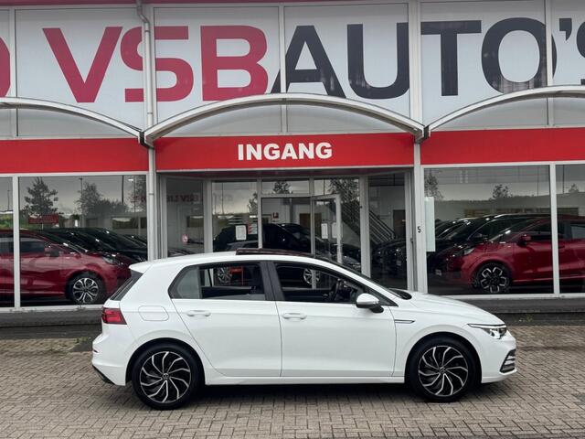 Volkswagen GOLF 1.5 TSI ACT. 150PK 1STE-EDITION NAVI PANO-DAK TREKHAAK DIGITALE-SCHERM AIRCO LMV PDC