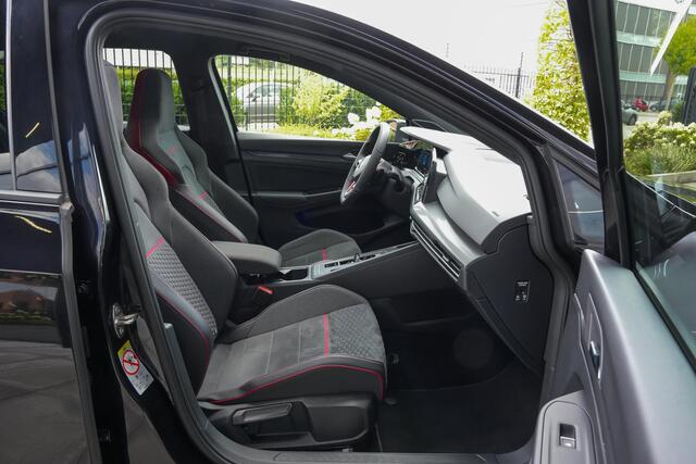 Volkswagen GOLF GTI Clubsport 45 Jahre 2.0 300pk TSI |Akrapovic|Nürburgring|panoramadak|HUD|Harman&Kardon|IQ light|