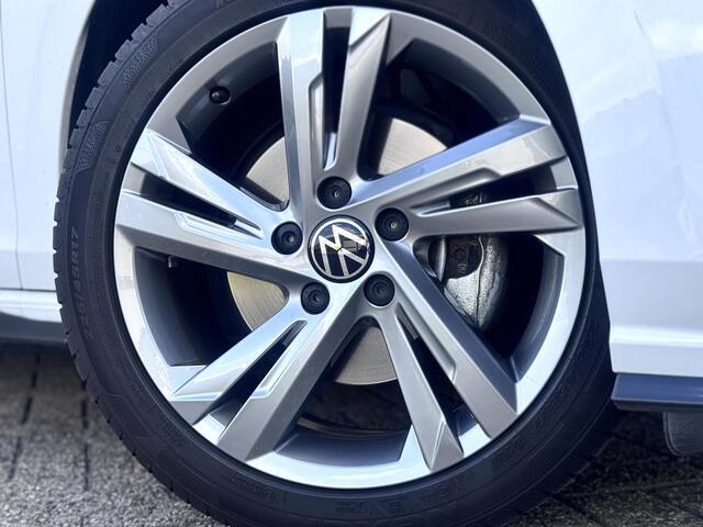 Volkswagen GOLF 1.5 eTSI R-Line Business | PANO CAM SFEER ZGAN