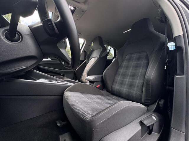 Volkswagen GOLF 1.0 eTSI Life Sportstoelen | Stoel-Stuurverwarming | Draadloze Telefoonlader