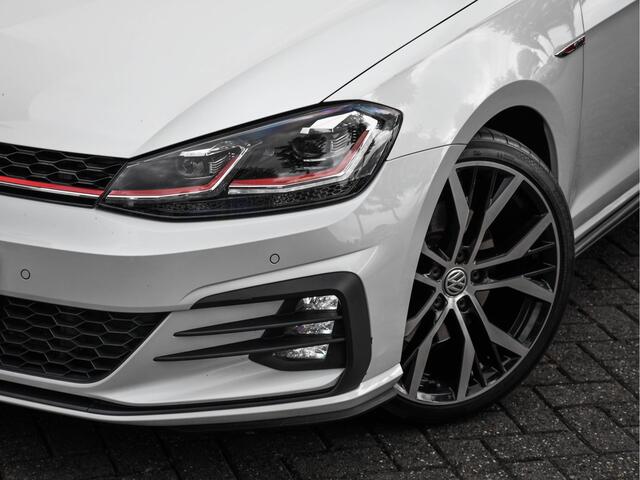 Volkswagen GOLF 2.0TSI 230pk GTI Pano 19'' Adaptieve Cruise LED Keyless Carplay/Android Auto