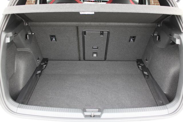 Volkswagen GOLF 2.0 TSI 300PK GTI CLUBSPORT |AKRAPOVIC|PANO-DAK|DCC-PRO|IQ-MATRIX|