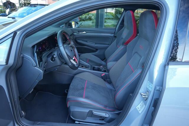 Volkswagen GOLF GTI 2.0 300pk TSI |Akrapovic|panoramadak|parkeercamera|IQ Light|blind spot|ACC|stoelverwarming|19"|