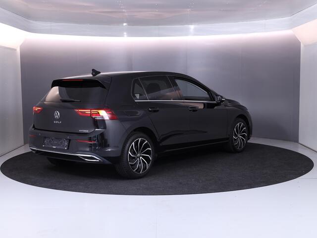 Volkswagen GOLF 1.4 eHybrid Style 204 pk Automaat (DSG) | Navigatie | Parkeersensoren | Adaptieve cruise control | Autom. airco (3 zones) | LED koplampen |