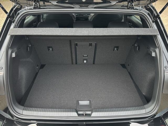 Volkswagen GOLF 1.5 eTSI R-LINE PANO-DAK/CAMERA/NAVI/CARPLAY/ACC/STOEL-STUURVERW
