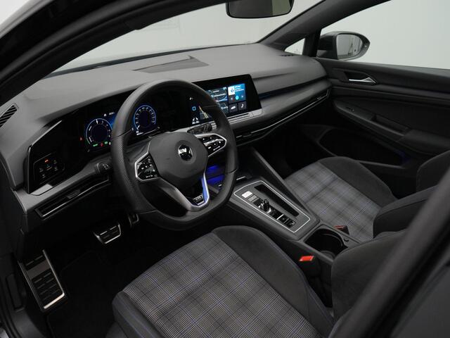 Volkswagen GOLF 1.4 eHybrid 245 pk DSG GTE | Panoramadak | Stoelverwarming | Adaptive Cruise | Navigatie | Parkeersensoren voor/achter