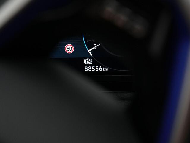 Volkswagen GOLF 1.4 eHybrid 245 pk DSG GTE | Panoramadak | Stoelverwarming | Adaptive Cruise | Navigatie | Parkeersensoren voor/achter