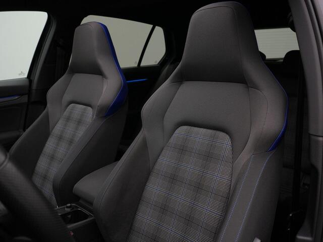 Volkswagen GOLF 1.4 eHybrid 245 pk DSG GTE | Panoramadak | Stoelverwarming | Adaptive Cruise | Navigatie | Parkeersensoren voor/achter