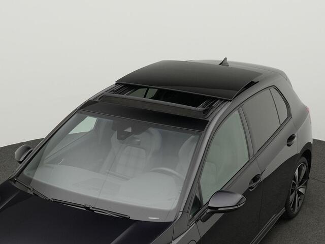 Volkswagen GOLF 1.4 eHybrid 245 pk DSG GTE | Panoramadak | Stoelverwarming | Adaptive Cruise | Navigatie | Parkeersensoren voor/achter