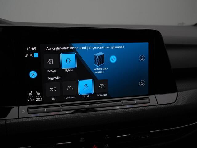 Volkswagen GOLF 1.4 eHybrid 245 pk DSG GTE | Panoramadak | Stoelverwarming | Adaptive Cruise | Navigatie | Parkeersensoren voor/achter