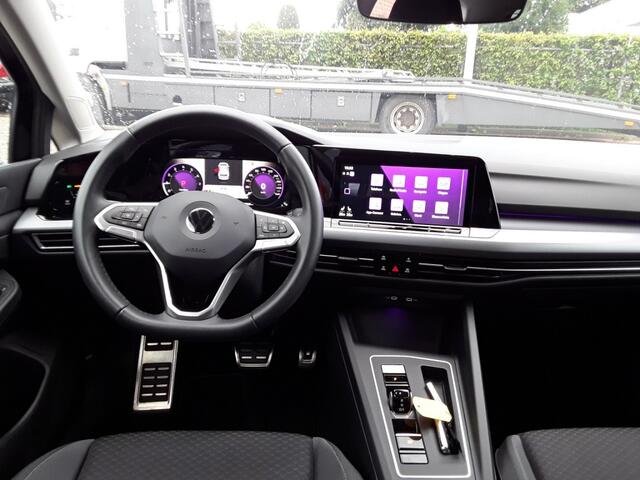 Volkswagen GOLF 1.5 eTSI DSG ACTIVE / NAVI / LED / ACC