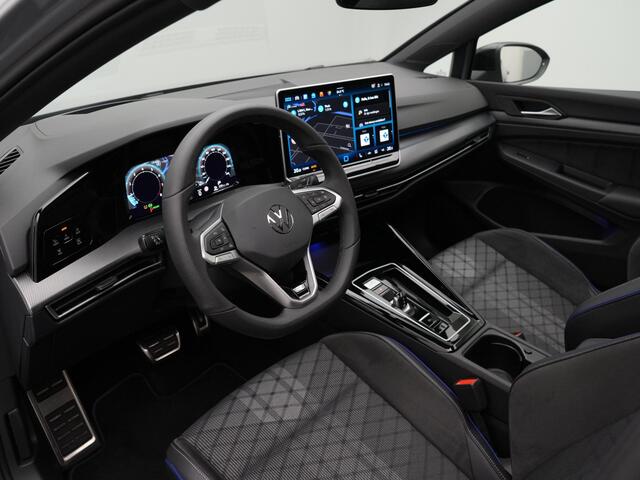 Volkswagen GOLF 1.5 eTSI 150 pk DSG R-Line Edition | Panoramadak | Rondomzicht camera | IQ Light | Head-up display