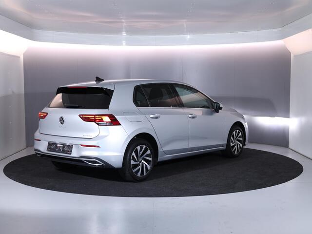 Volkswagen GOLF 1.4 eHybrid Style 204 pk Automaat (DSG) | Navigatie | Parkeersensoren | Adaptieve cruise control | LED koplampen | Stoelverwarming |