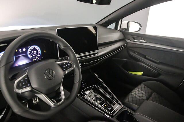 Volkswagen GOLF Variant Life Edition 1.5 eTSI 115pk DSG Automaat Adaptive cruise control, LED matrix koplampen, 360 camera, Navigatie, Elektrische achterklep, Stuurwiel verwarmd, Parkeersensoren