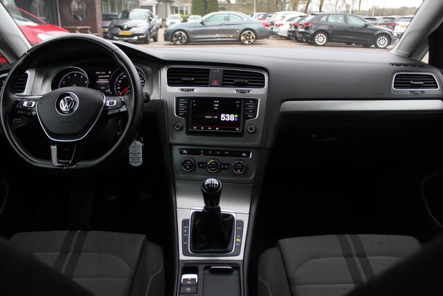 Volkswagen GOLF 1.0 TSI Connected Series / Camera / Navigatie / 16'' / Parkeerhulp V+A / Cruise Control / DAB
